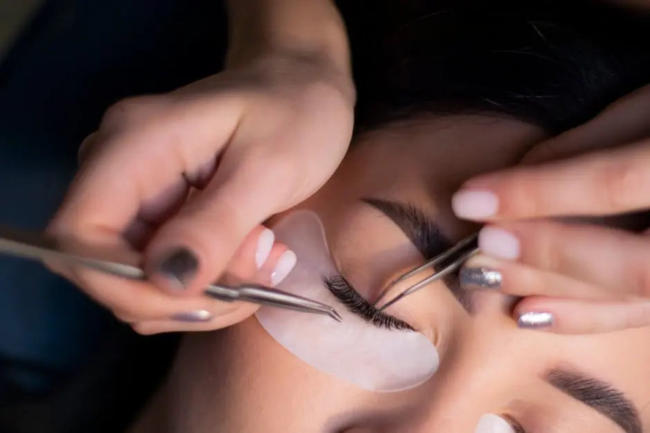 8 Reasons Eyelash Extensions Can Transform Your Look